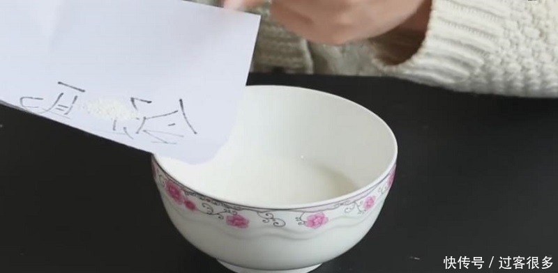 搅拌均匀|脸上皱纹越长越多教你一个好方法，皮肤光滑有弹性，省钱还管用