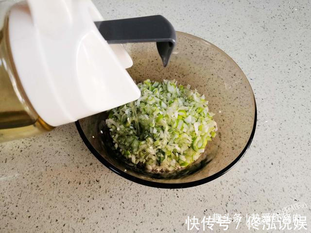 擀面棍|掌握了这个和面方法,自己也可以做手抓饼,跟卖的一样好吃一样薄