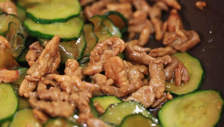 黄瓜炒肉片|炒瘦肉这么做,滑嫩入味,香气十足!教您正确做法,牢记3个技巧
