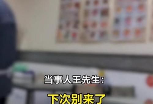 男子餐馆吃饭因加两勺辣椒油，老板过来怒斥：下次别来了，不欢迎你
