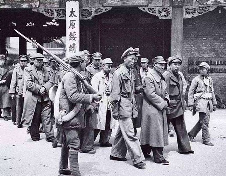 备受|90岁高龄的抗日老兵,其身份一直备受质疑,直到他去了趟博物馆