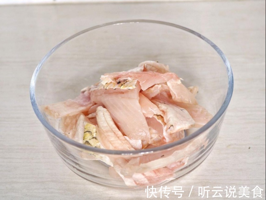 番茄鱼家常做法，鱼片滑嫩如豆腐，汤汁酸爽开胃！