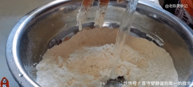 老陈美食:发面配豆腐做花卷,松软简单美味,老少皆宜