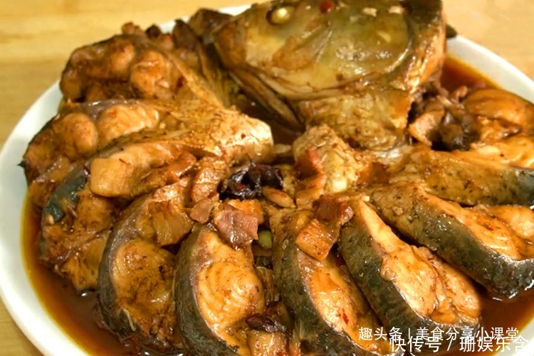 爱吃鱼的有福了，学会此方法鱼肉鲜嫩还入味，一上桌就被抢光，香