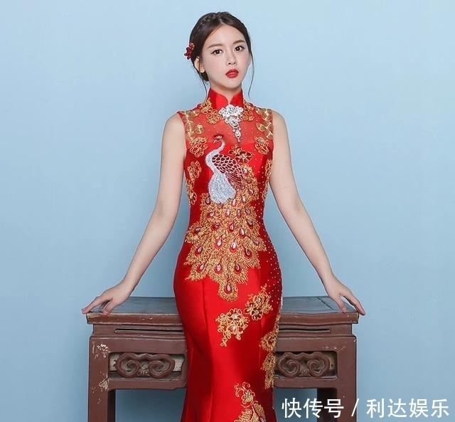 女人和旗袍完美融合,将旗袍的魅力、气质展现出来