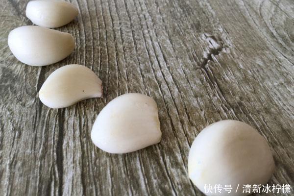 经常大蒜泡酒喝,好处有哪些?个个令人欣喜,总有适合你的