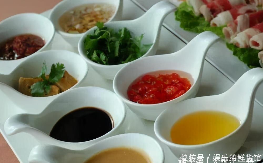 涮羊肉不好吃?关键蘸料你没配好,教你配万能蘸料,蘸啥都好吃