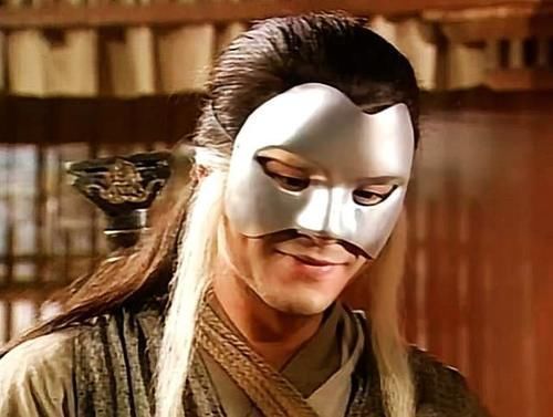 父亲@杨逍的父亲并非杨过,书中提示,他的父亲比杨过更霸气