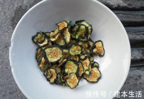 蔬菜|晒黄瓜干，要不要焯水70岁的妈妈这样做，1天晒干，又脆又香