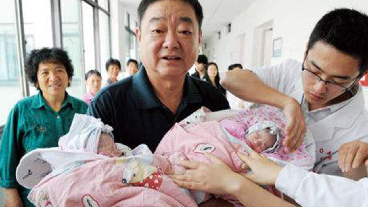 秀珍|农妇半夜生下双胎,后院枯井突冒泉水,道长路过却说吉兆