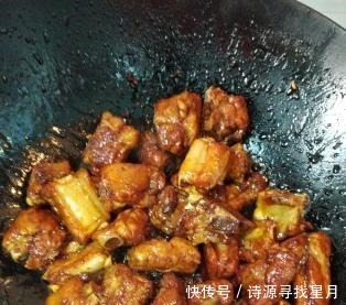 红烧类|炒糖色时，冰糖别直接下锅炒，教你正确方法，鲜红透亮，不苦不黑！