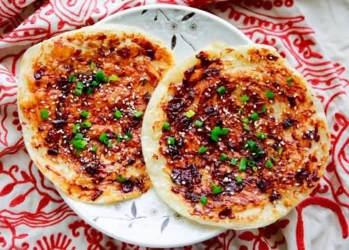 街邊的醬香餅吃膩了?不妨在家用餃子皮試試,味美解饞,孩子愛吃