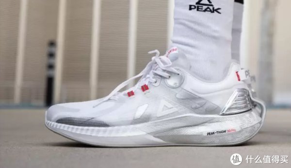 慢跑鞋 抛开品牌只谈产品,阿迪Ultra Boost相当于什么价位的国产跑鞋?