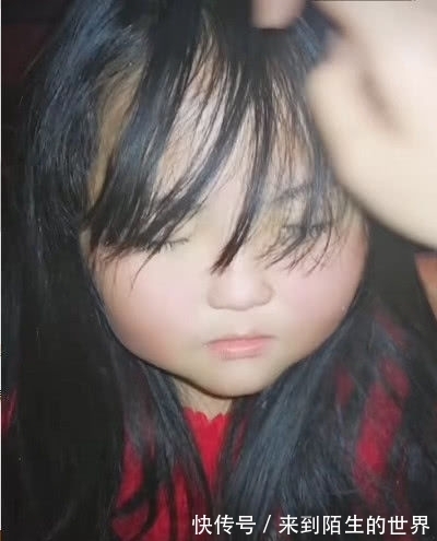 异瞳|奇闻:小萝莉天生“异瞳”,当她睁开眼的瞬间,感受到二次元气息