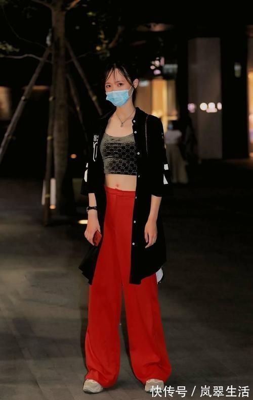 美女|美女穿搭:牛仔裤的时尚搭配,沉稳气质最简单的方式,效果很不错!