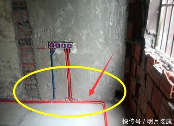 踢脚线|电线不要埋地里了,如今都流行装在踢脚线里,连电工也夸聪明