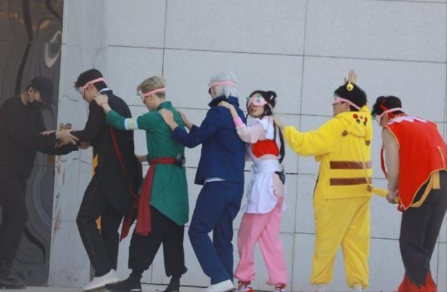 不愧是全世界最喜欢小猪佩奇的初中生,刘耀文连送礼都是小猪佩奇