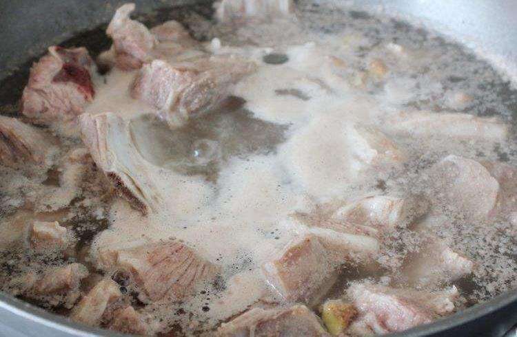 炖羊肉汤,别放太多料,只需2样,牢记4点,羊汤香浓又美味