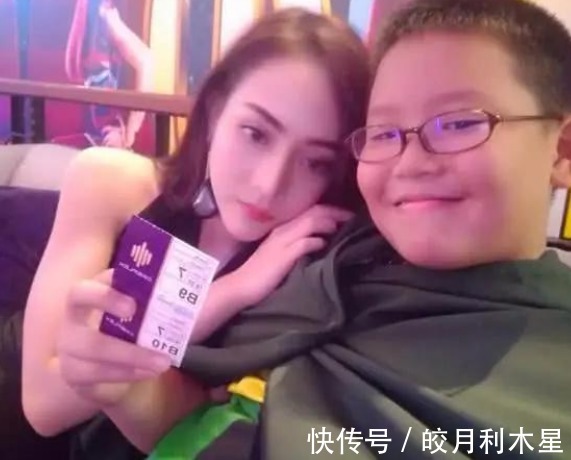 动画电影|二次元圈子里的00后有多壕手办占满一面墙