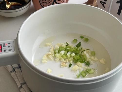 红焖大虾|大虾这样做，实在是太香，招待朋友也倍有面子，比红烧肉还受欢迎
