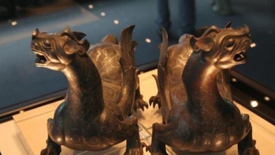 村民一脚踩出大坑,发现数万国宝,专家却只对4只“怪兽”感兴趣