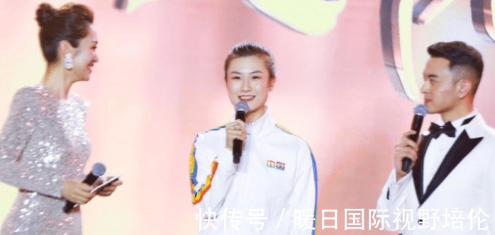 电视节|丁宁恋情曝光后首度亮相!气场强大,扎起马尾辫,更像大学生了
