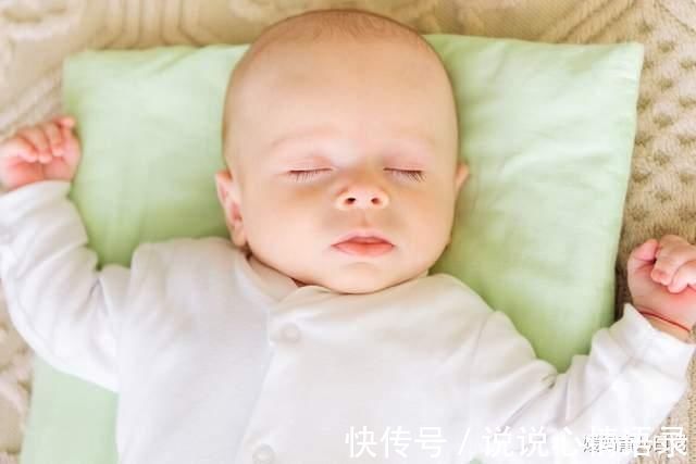 枕头|宝宝什么时候能用枕头?美国儿科学会给出建议,看特征更准确