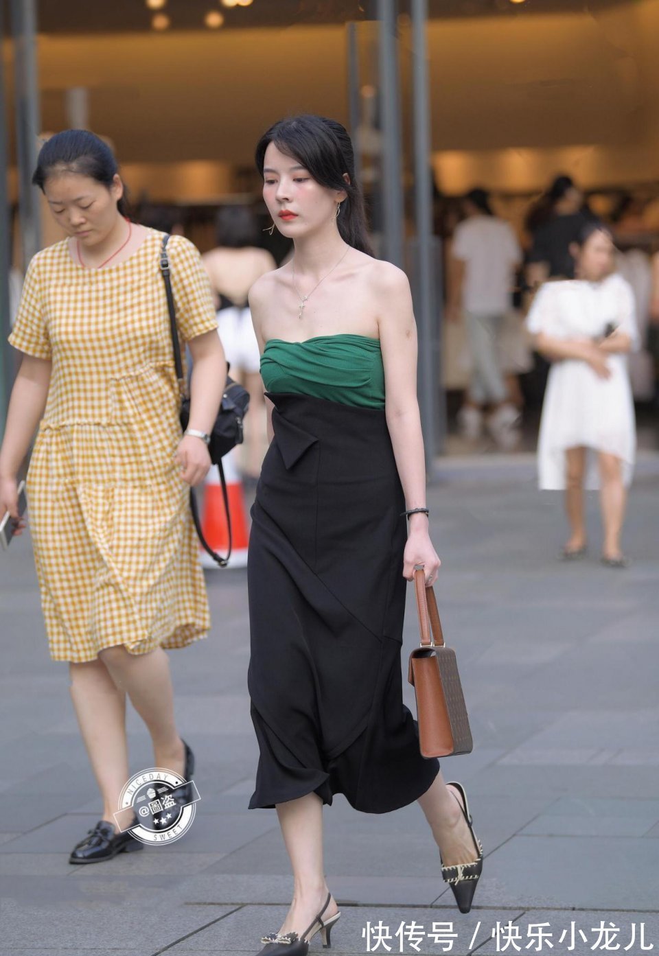 连衣裙 随性自然的连衣裙穿搭富有时尚感,休闲百搭又耐看,看着难受