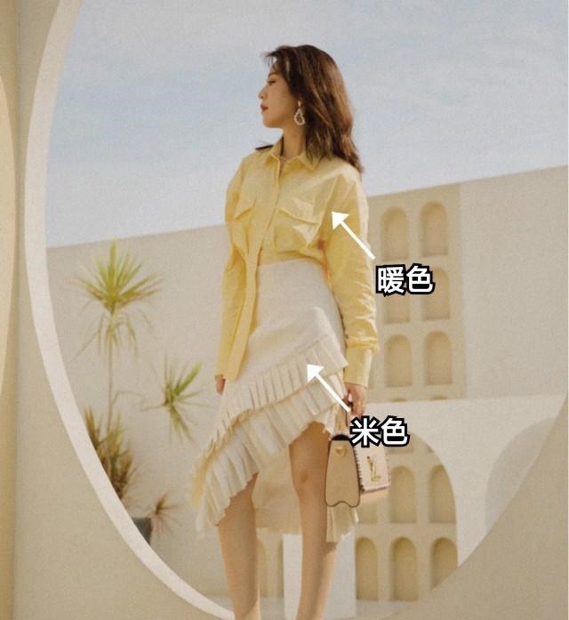 搭配 今夏流行的“米色半身裙”，搭配这几款上衣，温柔大气不说还高级！