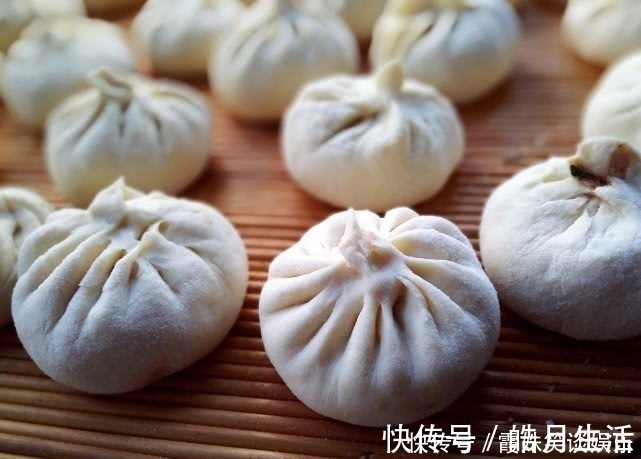 自己蒸包子不好吃主要是少了一个步骤,多加一步,包子又鲜又美