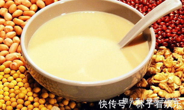 深海鱼|“人未老,腿已老”,膝盖老化,常吃“3物”,补钙比钙片强10倍