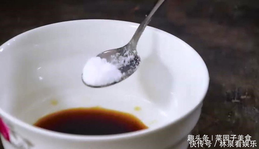 做法|茄子最简单好吃的做法,不用过油,水水嫩嫩鲜香下饭,全家都爱吃