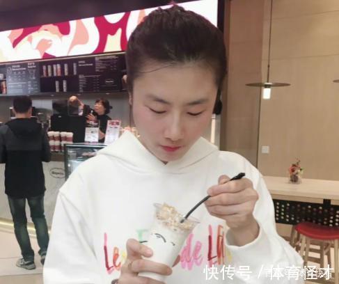 国乒|丁宁恋情曝光!国乒一姐和神秘男浪漫逛街,球迷们送祝福!
