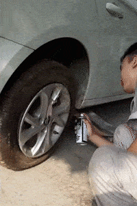 |搞笑GIF:大哥上辈子拯救过世界啊!女朋友这么体贴