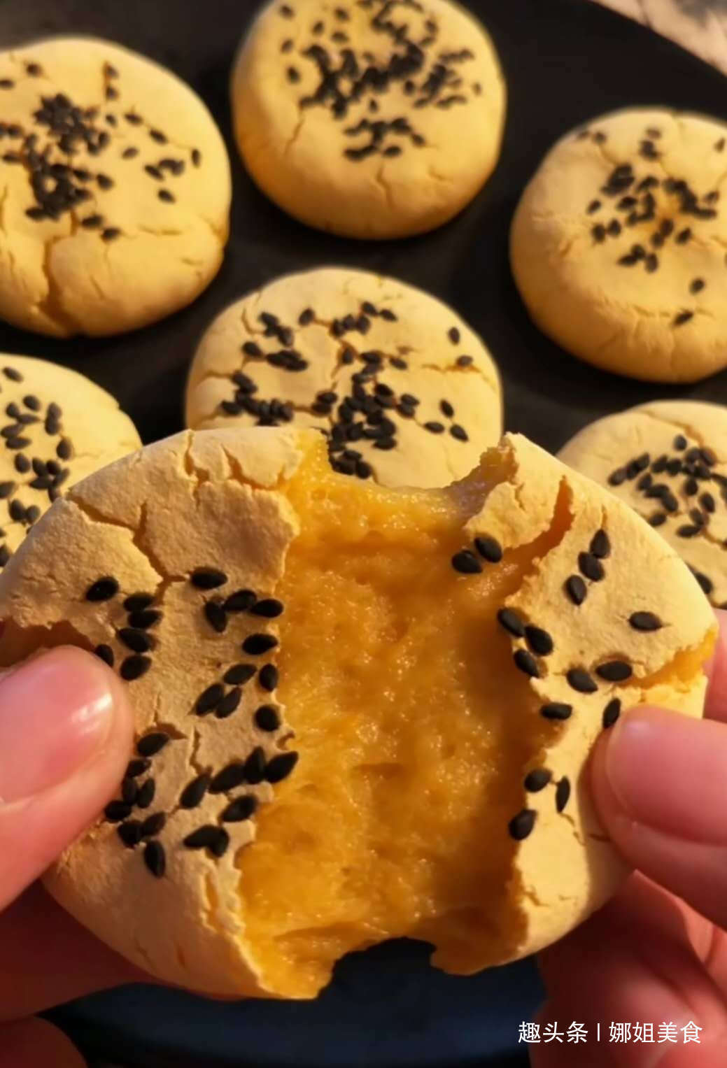 红薯用此做法，喷香绵软，5块钱做一大盘，孩子最爱吃