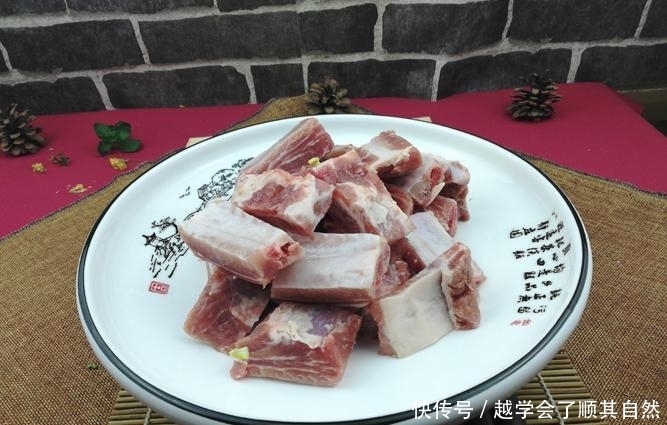 这才是地道糖醋小排的详细做法，还别不信，地道的很少吃得到