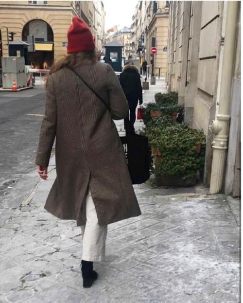 早春防寒又时尚的穿搭来了，街头的女生都这样穿，保暖大气有品位