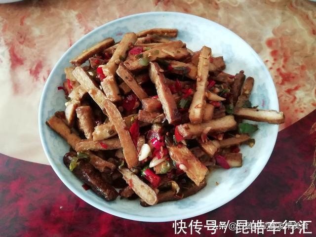 蒜蓉辣椒|孩子过生日,奶奶做了一桌菜,朋友圈火了,网友:我也想过生日了