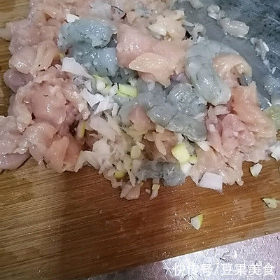 鸡胸肉|餐厅必点的鸡肉荠菜丸子，在家也能做