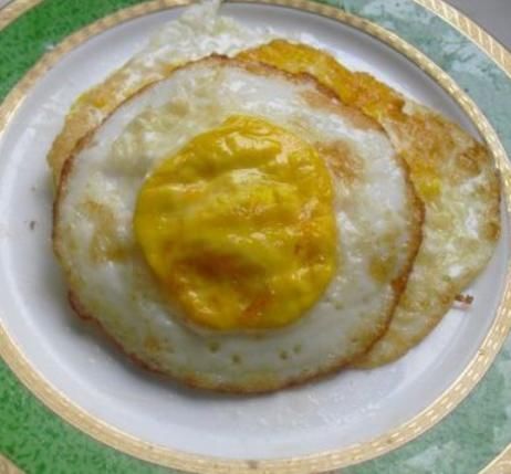 大厨|煎荷包蛋,热油还是凉油下锅?大厨:都不对,这么做鸡蛋香嫩完整