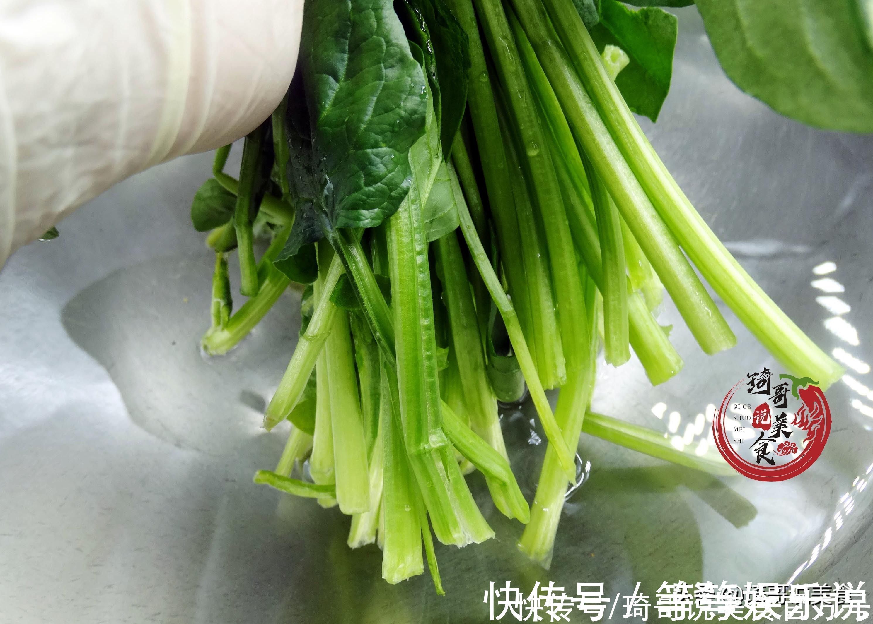 买菠菜时，要分清“圆叶”和“尖叶”，区别挺大，买错涩口不甜爽