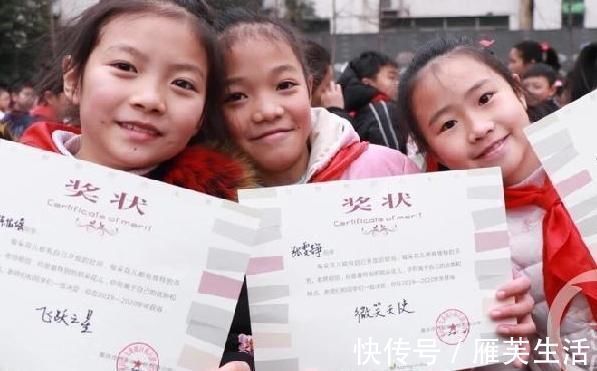 小张|孩子的奖状贴满墙,父母却“满脸忧愁”,网友:换谁也高兴不起来