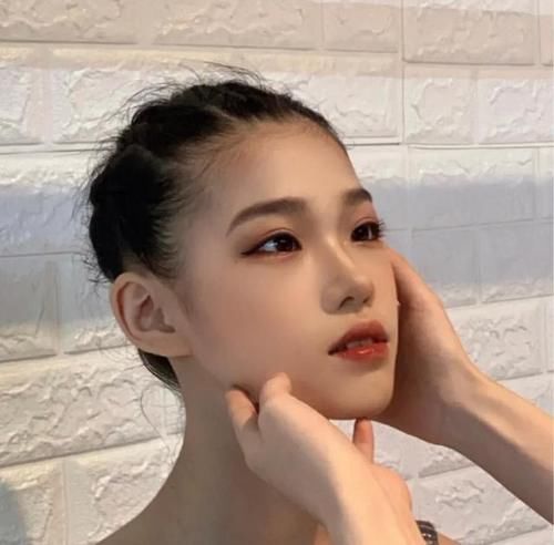 知道你是哪种“双眼皮”吗？扇形适合化妆，平行款素颜很好看