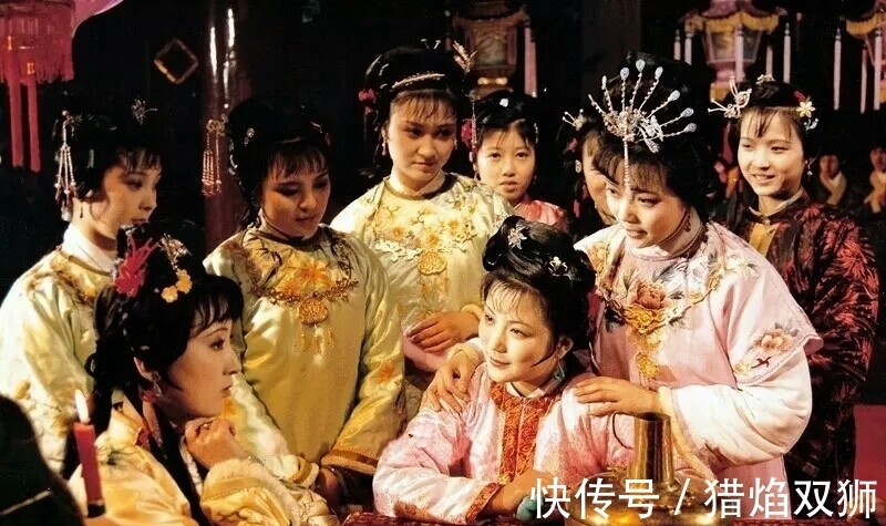 王夫人|薛家进贾府后,王熙凤为何一直暗中赔钱?薛宝钗的生日宴就有端倪