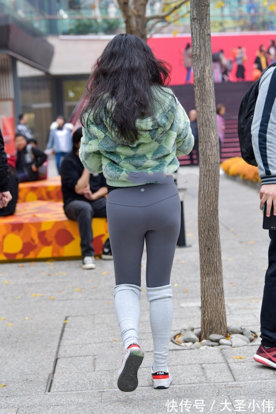 穿搭|美女街拍:非常精致的小姐姐,利落大方,真性感和极致动人,爸爸喜欢的类型