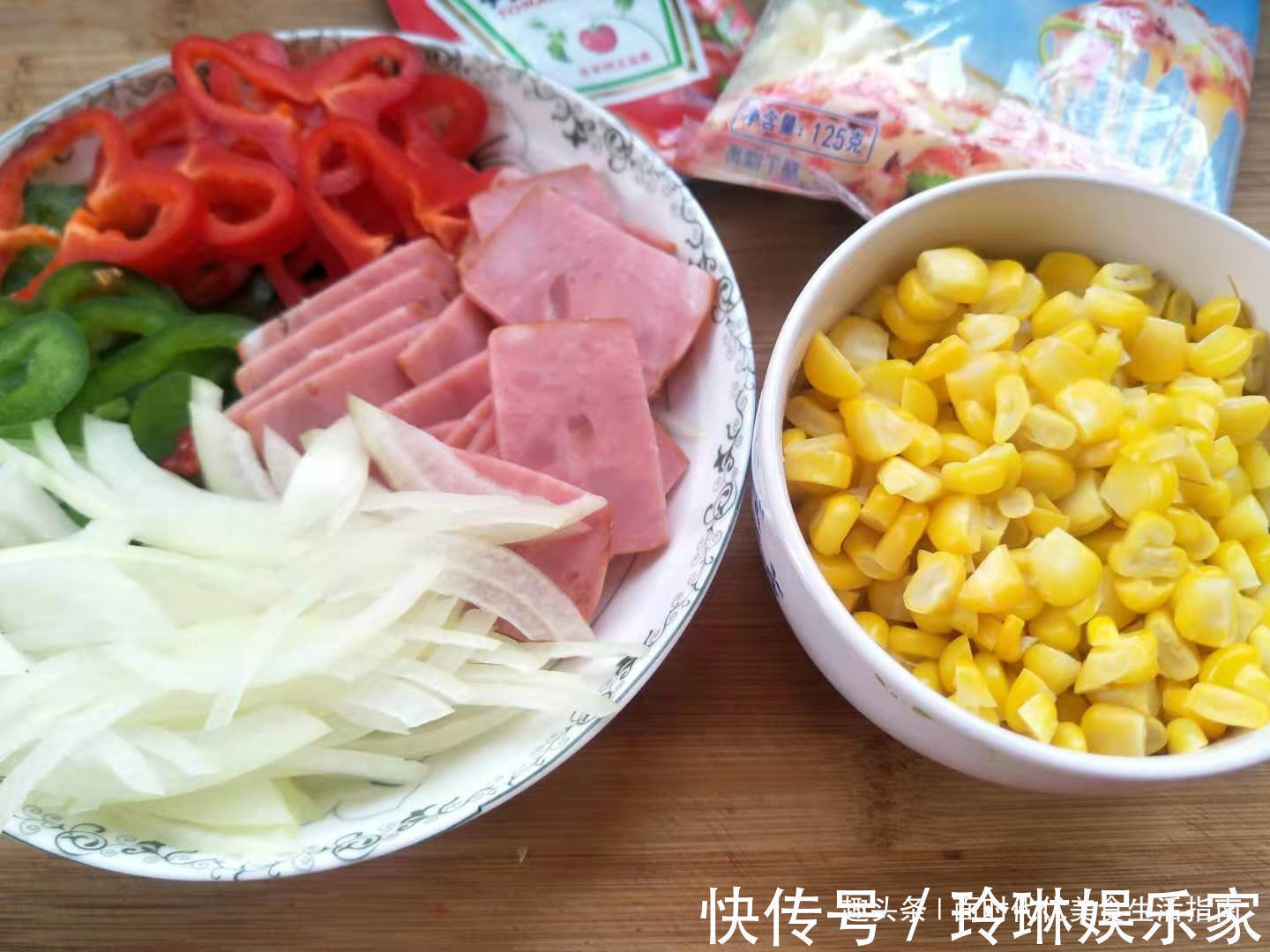 番茄酱|外面30一个的披萨，自己在家做成本只需几块钱，又软又香又划算