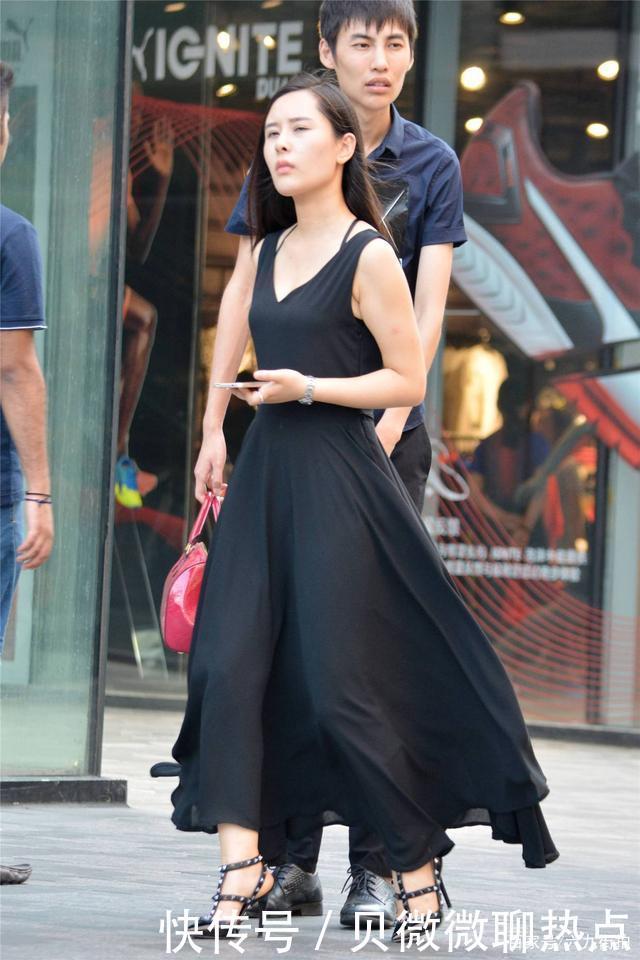 穿着长裙去逛街,是搭配平底鞋还是高跟鞋更好你有什么建议