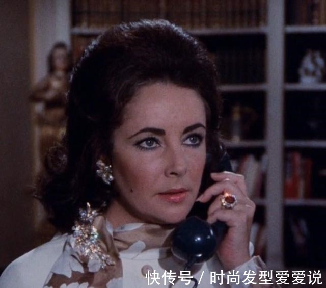 伯顿 自带服装拍戏不算什么,泰勒拍电影自备珠宝,给剧组省了好多经费!