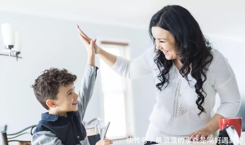 叛逆期|妈妈掀开床垫,无意发现孩子偷藏的纸条,内容刺痛了妈妈的心