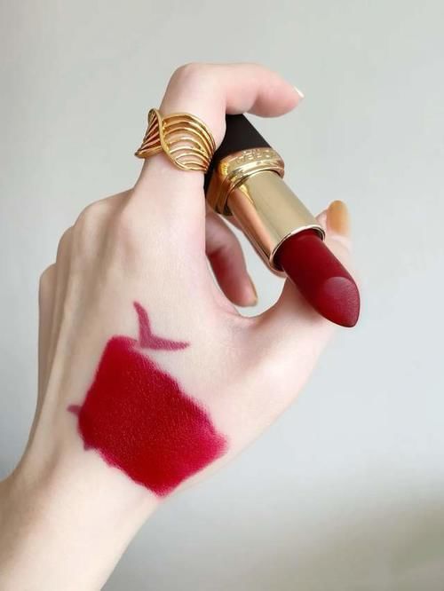 蓝调|黄皮涂不了“正红色”口红?可拉倒吧!这几支黄皮涂比白皮都美
